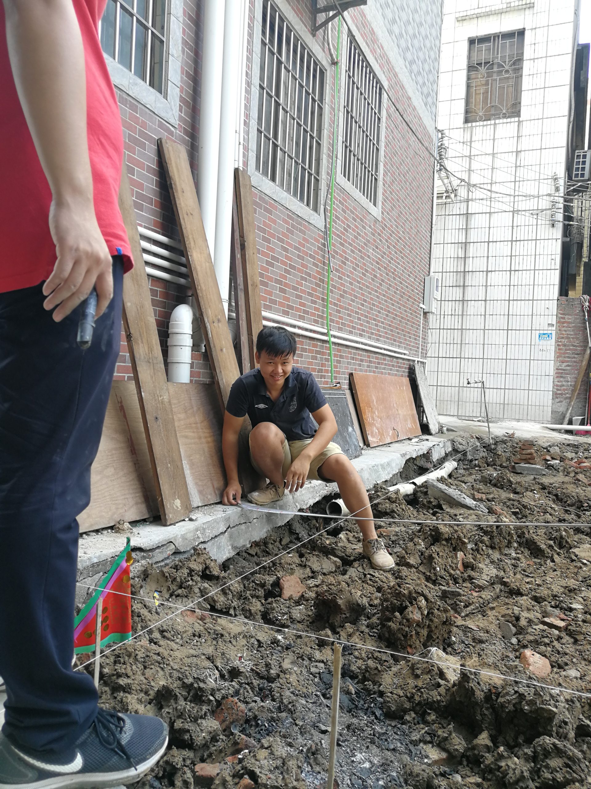 沿已有基础放出新的施工线